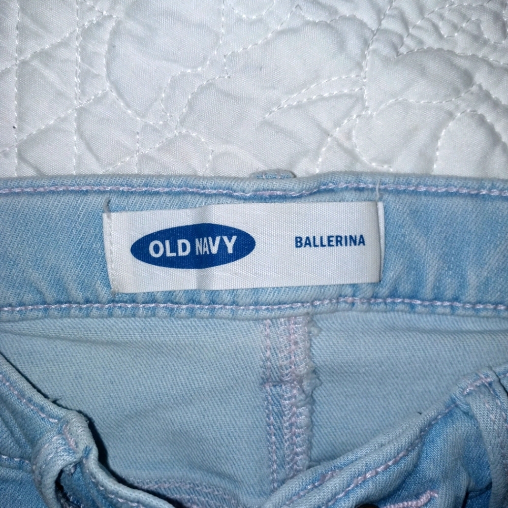 OLD NAVY GIRL SIZE 14 DESTROYED DENIM SHORTS - Picture 4 of 6
